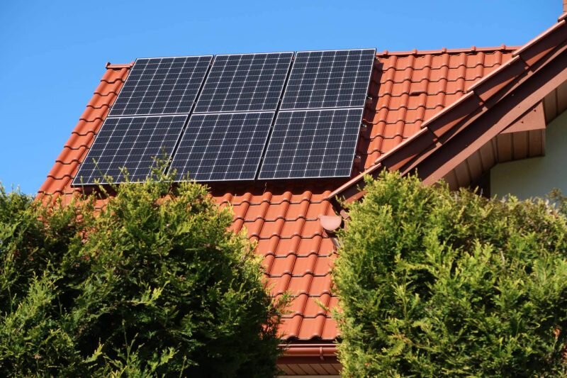 Placas Solares Híbridas: Eficiencia Energética en un Solo Producto